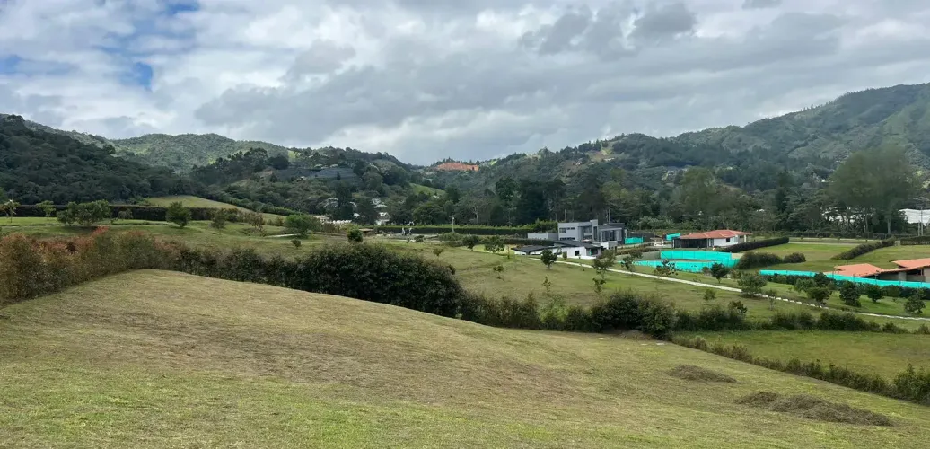 Lote en venta en El Tambo, La Ceja, 1415 m² · foto 4 de 11