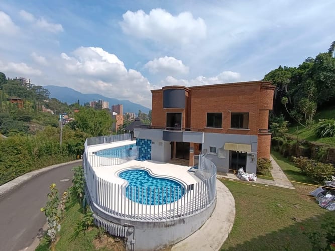 Casa de 3 alcobas en venta en Loma De La Doctora, Sabaneta, 323 m² · foto 12 de 18