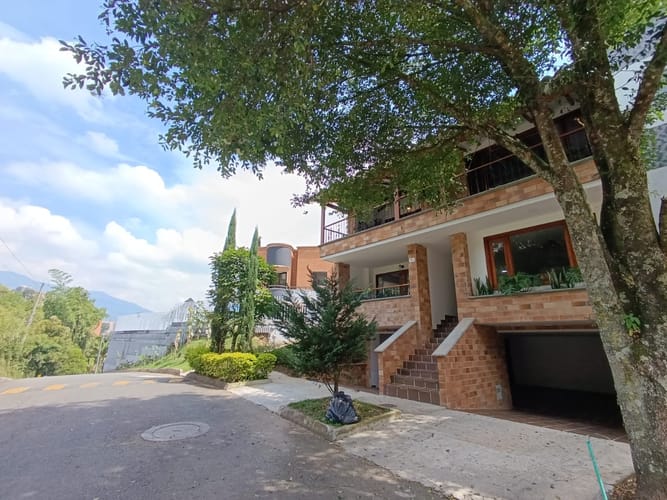 Casa de 3 alcobas en venta en Loma De La Doctora, Sabaneta, 323 m² · foto 18 de 18