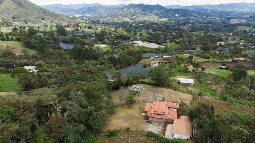 Finca en venta en El Carmen De Viboral, El Carmen de Viboral, 250 m² · foto 2 de 19