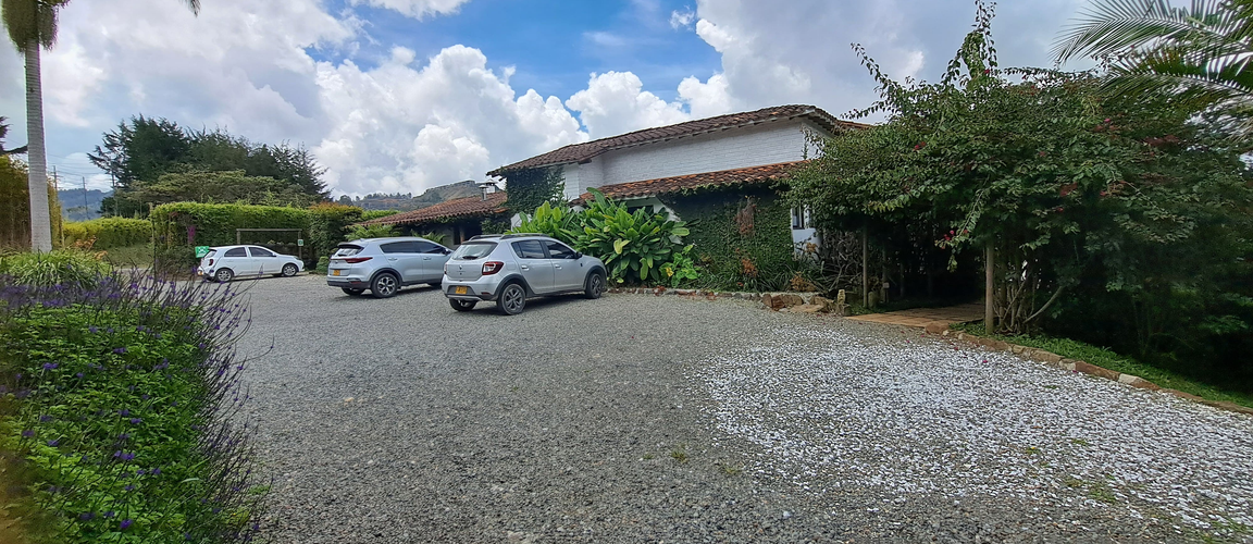 Edificio en venta en Yarumal, Rionegro · foto 2 de 24