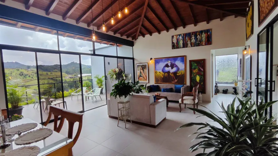 Casa de 4 alcobas en venta en El Retiro, 1817 m² · foto 3 de 20
