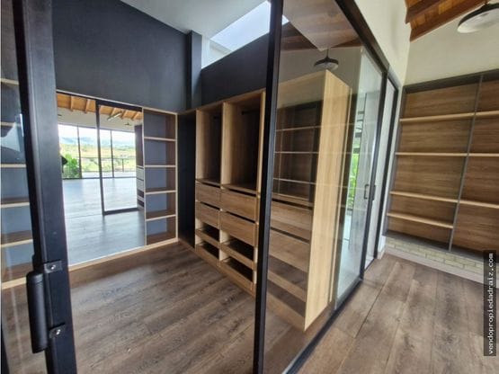 Casa de 6 alcobas en venta en Guarne, 710 m² · foto 9 de 24