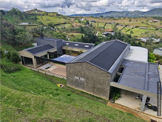 Casa de 6 alcobas en venta en Guarne, 710 m² · foto 10 de 24
