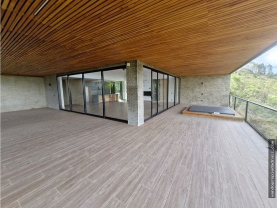 Casa de 6 alcobas en venta en Guarne, 710 m² · foto 18 de 24