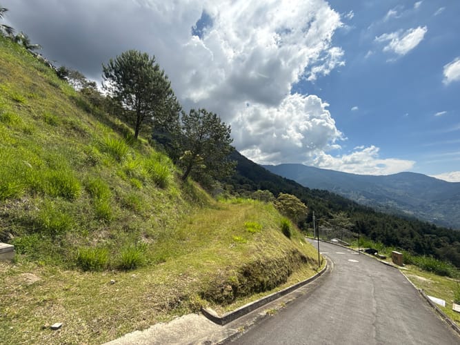 Lote en venta en Mesa, Envigado, 2865 m² · foto 4 de 12