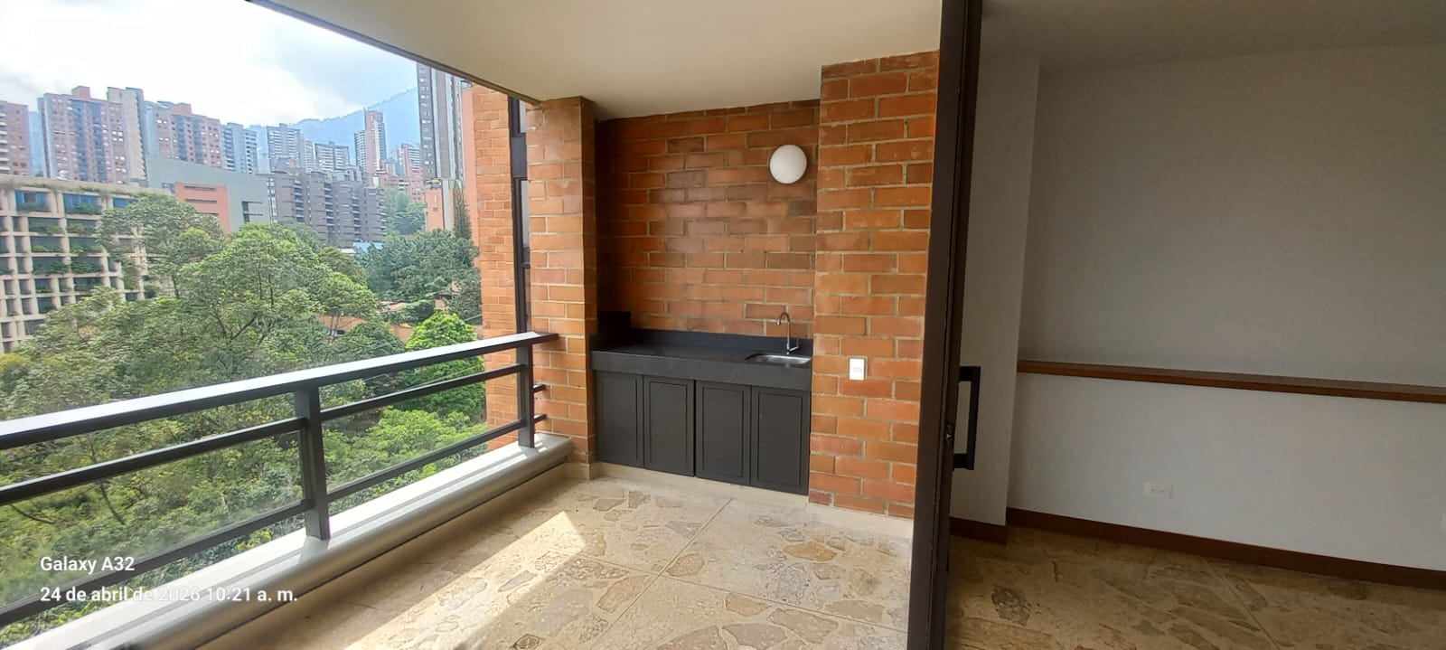 Apartamento en venta en El Poblado, Medellín · foto 2 de 24