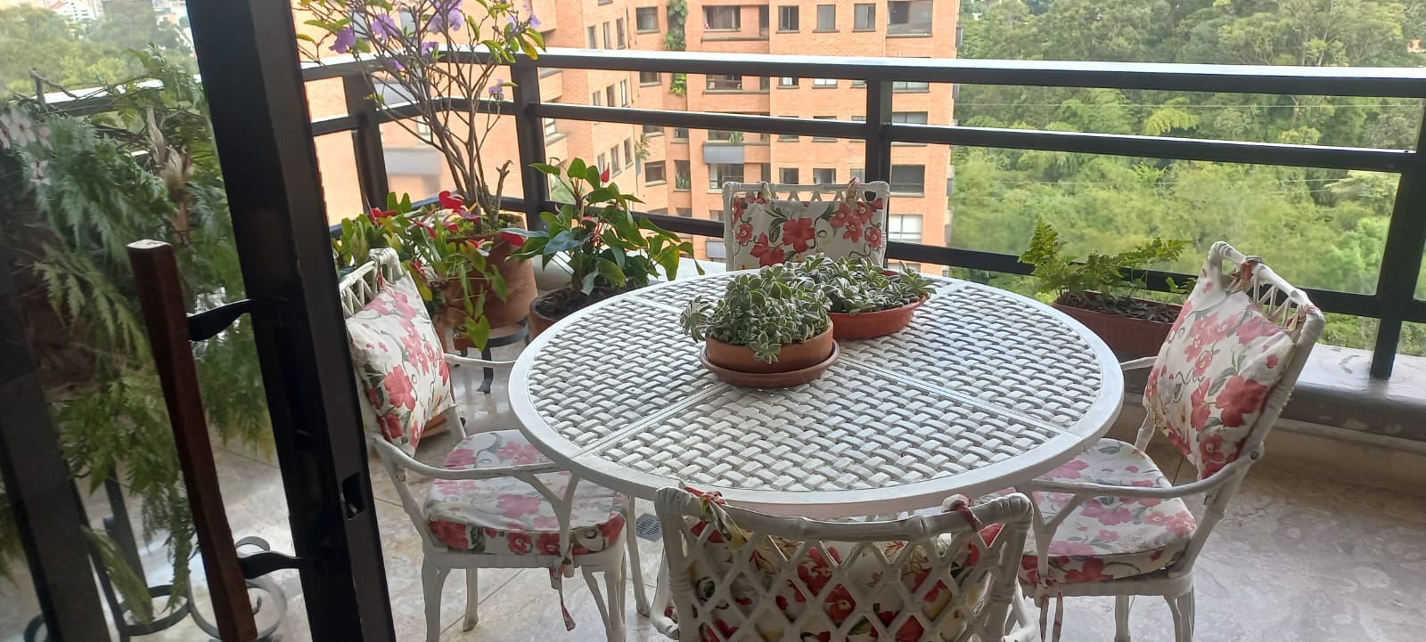 Apartamento en venta en El Poblado, Medellín · foto 11 de 24