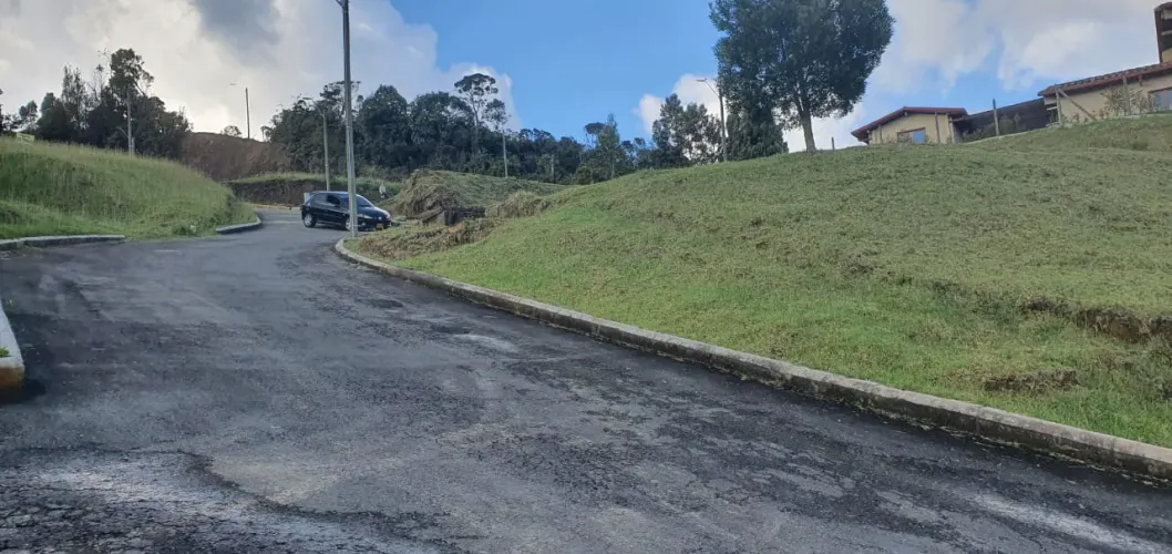 Lote en venta en Mesa, Envigado, 1065 m² · foto 2 de 4