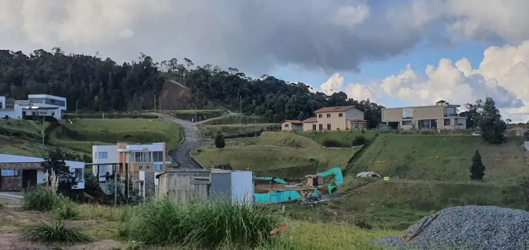 Lote en venta en Mesa, Envigado, 1065 m² · foto 3 de 4
