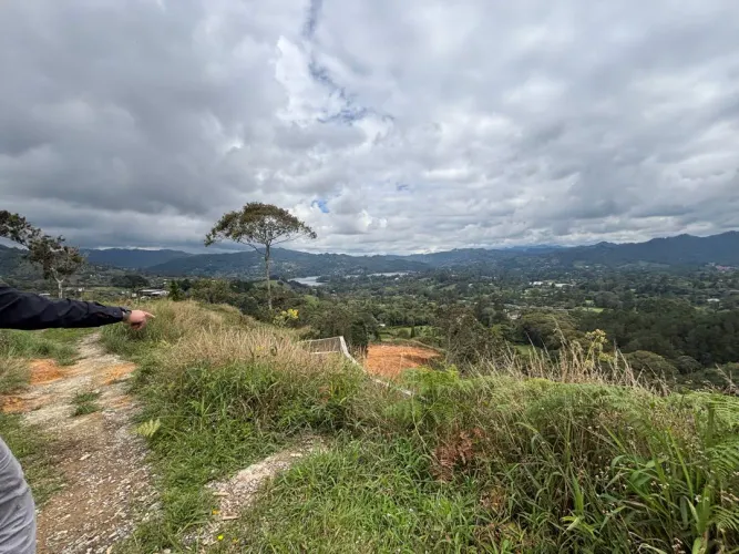 Lote en venta en Guayabito, Rionegro, 10000 m² · foto 3 de 10