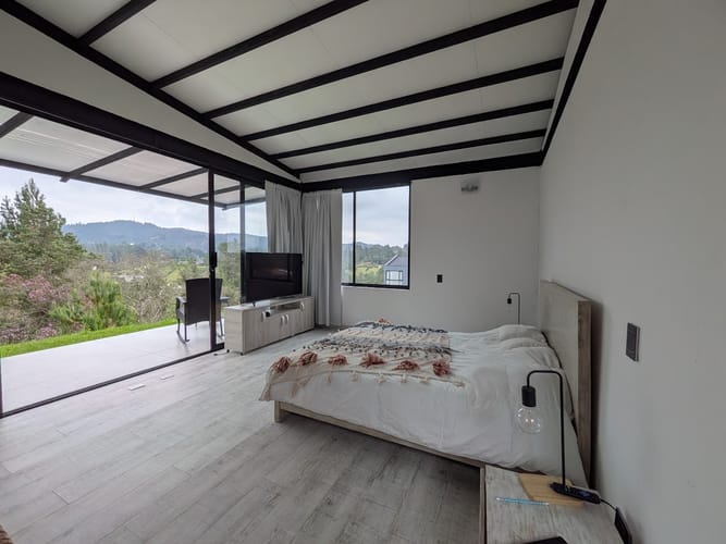 Casa de 3 alcobas en venta en Loma Del Escobero, Envigado, 260 m² · foto 2 de 20