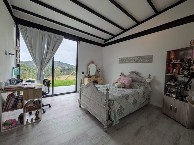 Casa de 3 alcobas en venta en Loma Del Escobero, Envigado, 260 m² · foto 9 de 20