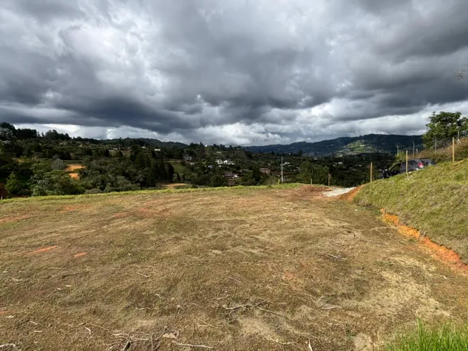 Lote en venta en La Mosquita, Guarne, 1900 m² · foto 2 de 8