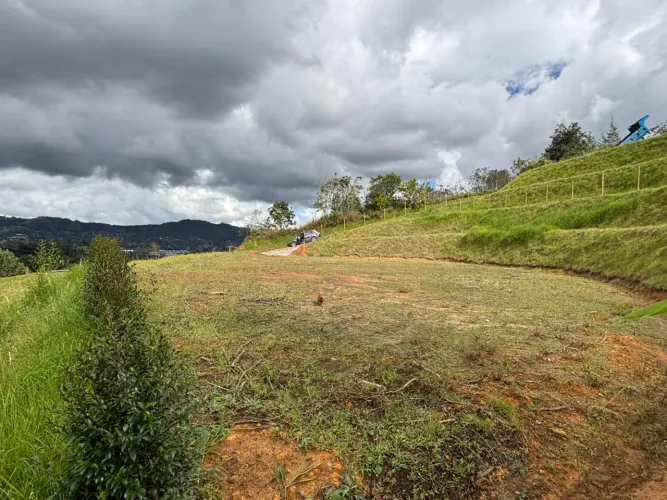Lote en venta en La Mosquita, Guarne, 1900 m² · foto 3 de 8