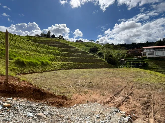 Lote en venta en La Mosquita, Guarne, 1900 m² · foto 6 de 8