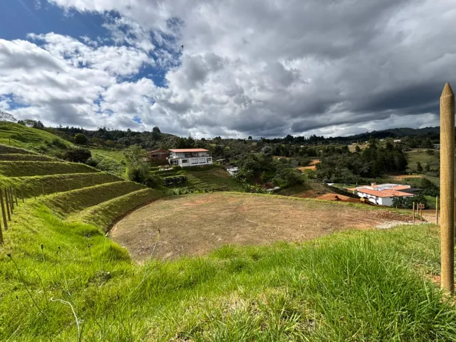 Lote en venta en La Mosquita, Guarne, 1900 m² · foto 7 de 8
