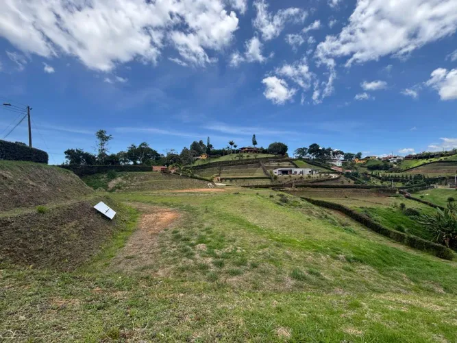 Lote en venta en Guayabito, Rionegro, 2088 m² · foto 2 de 12
