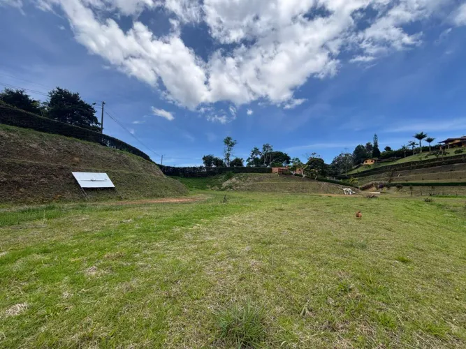 Lote en venta en Guayabito, Rionegro, 2088 m² · foto 3 de 12