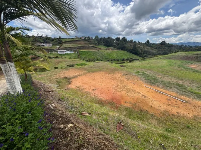 Lote en venta en Guayabito, Rionegro, 2088 m² · foto 4 de 12