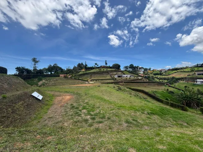 Lote en venta en Guayabito, Rionegro, 2088 m² · foto 6 de 12
