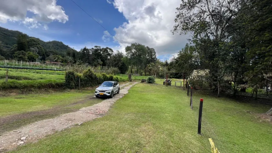 Lote en venta en Guayabito, Rionegro, 10040 m² · foto 2 de 18