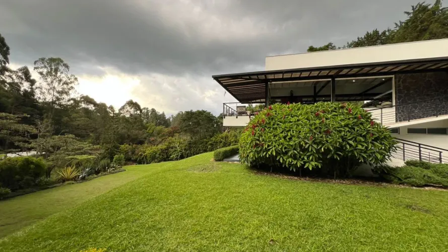 Casa de 6 alcobas en venta en Guayabito, Rionegro · foto 2 de 24