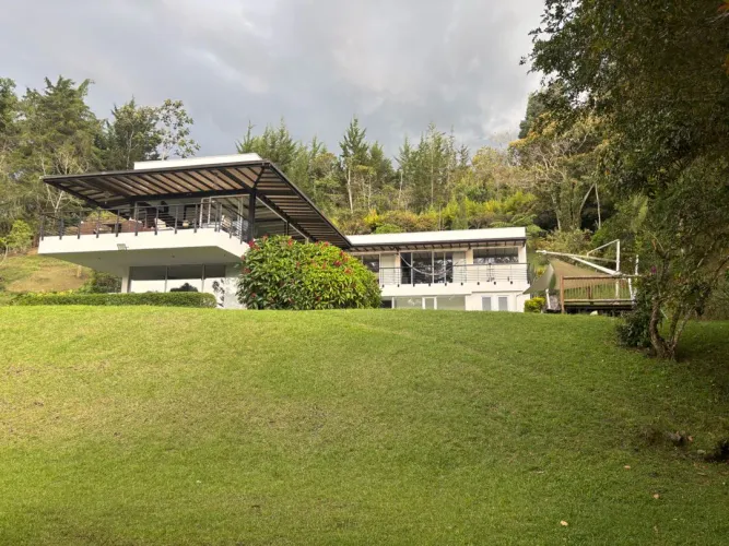 Casa de 6 alcobas en venta en Guayabito, Rionegro · foto 11 de 24