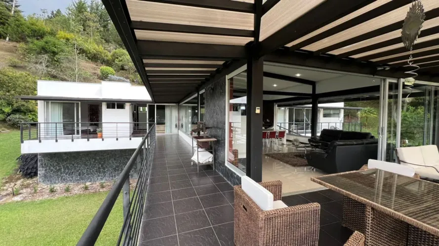 Casa de 6 alcobas en venta en Guayabito, Rionegro · foto 22 de 24