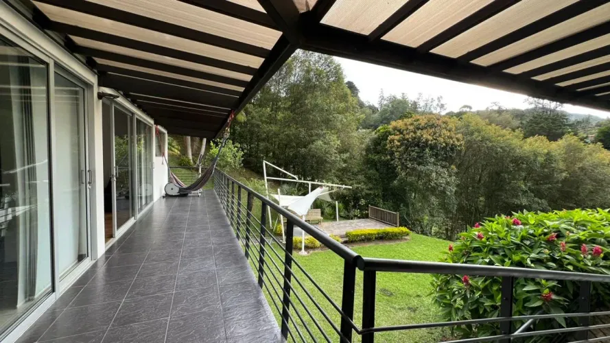 Casa de 6 alcobas en venta en Guayabito, Rionegro · foto 23 de 24