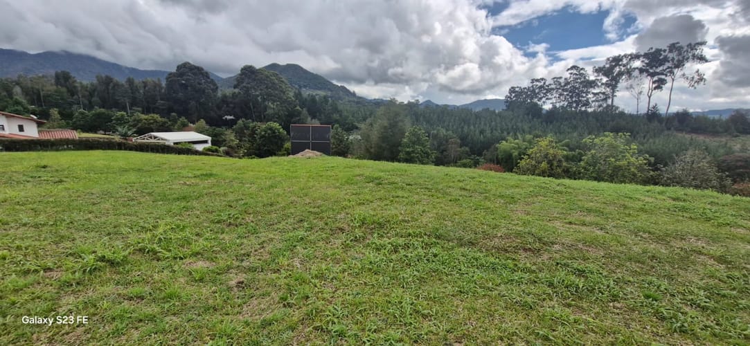 Lote en venta en El Porvenir, El Carmen de Viboral, 4258 m² · foto 2 de 18