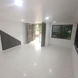 Local en venta en El Poblado, Medellín, 35 m² · foto 4 de 5