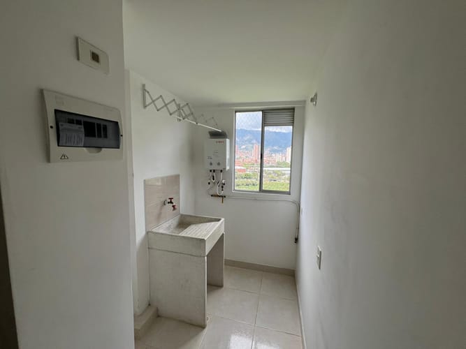 Apartamento de 3 alcobas en venta en Centro, Bello, 62 m² · foto 3 de 11
