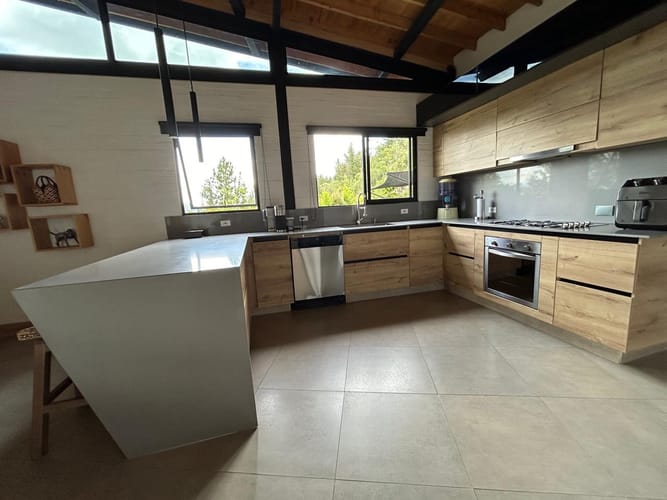 Casa de 6 alcobas en venta en Guamito, La Ceja, 520 m² · foto 10 de 17