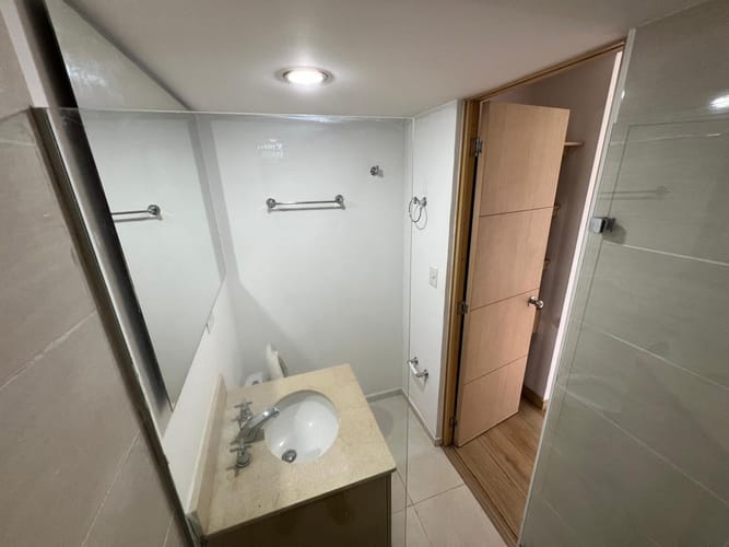 Apartamento de 3 alcobas en venta en Centro, Bello, 62 m² · foto 10 de 11