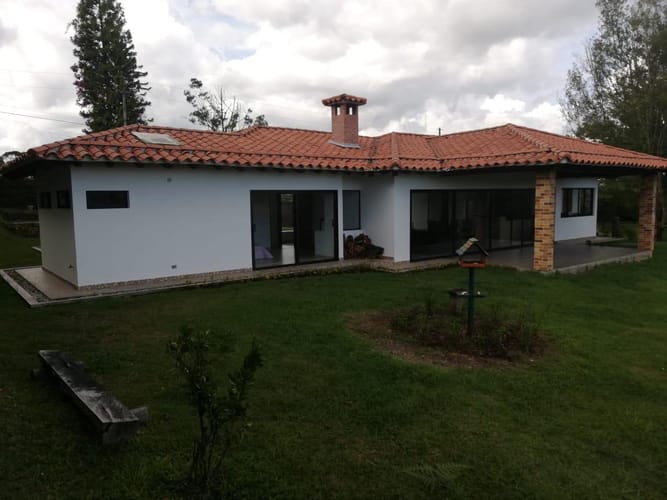 Casa de 3 alcobas en venta en El Porvenir, Rionegro, 300 m² · foto 2 de 11