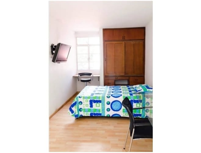 Casa de 13 alcobas en venta en Laureles, Medellín, 327 m² · foto 13 de 21