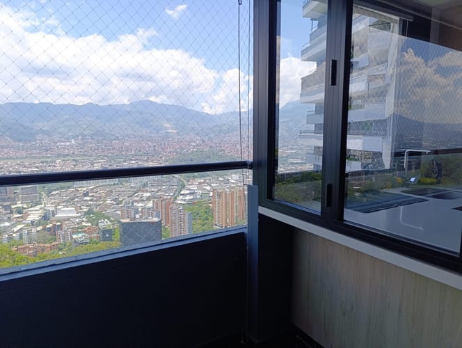 Apartamento en venta en El Poblado, Medellín · foto 2 de 15