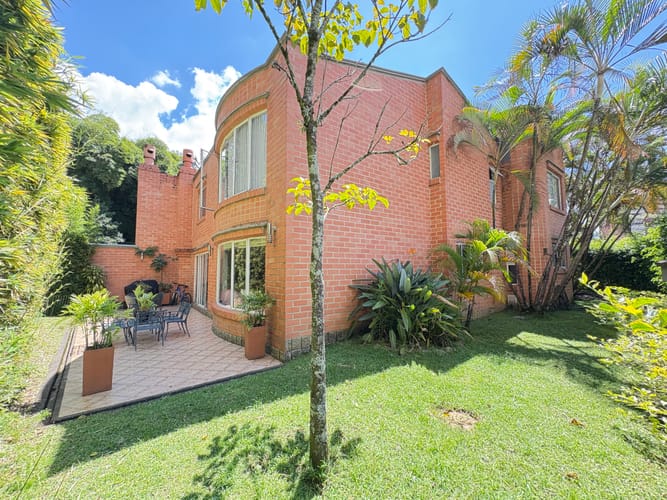 Casa de 4 alcobas en venta en El Poblado, Medellín, 360 m² · foto 1 de 21