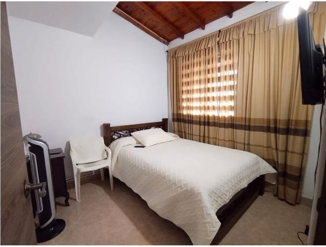 Casa de 6 alcobas en venta en Las Palmas, Medellín, 135 m² · foto 4 de 23