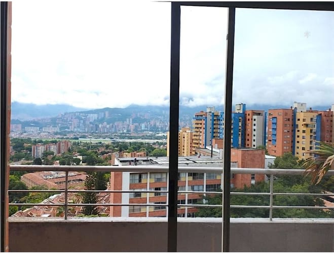 Apartamento de 2 alcobas en venta en Belén, Medellín, 90 m² · foto 4 de 13