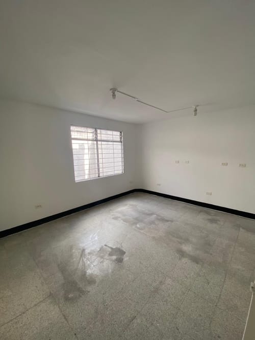 Local en venta en Laureles, Medellín, 229 m² · foto 2 de 5