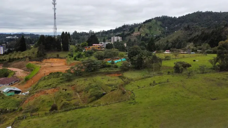 Lote en venta en Guarne, 21000 m² · foto 2 de 14