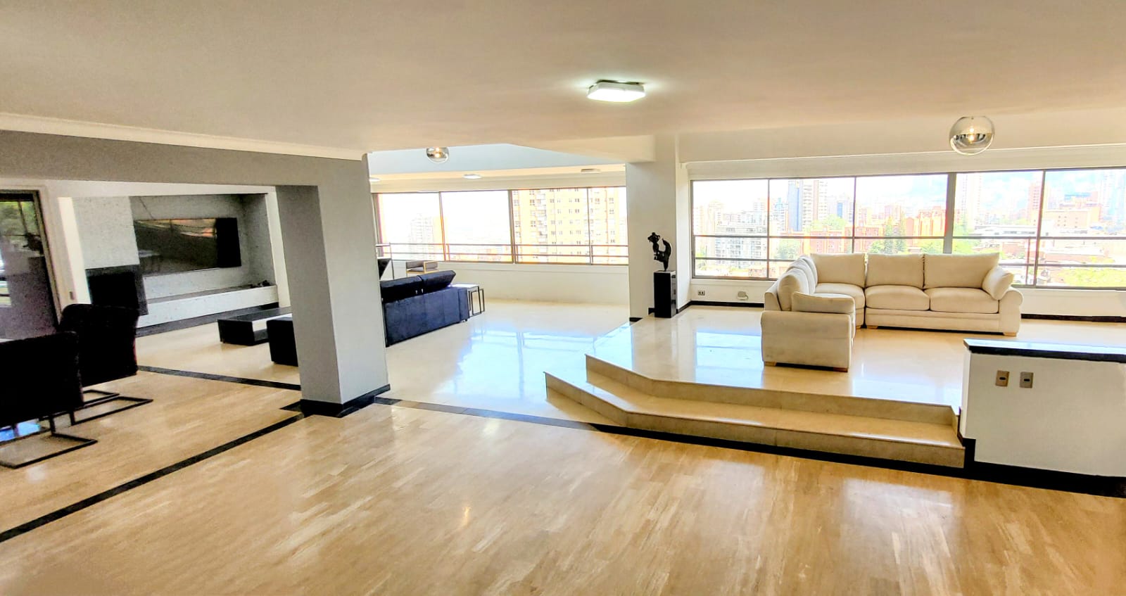 Apartamento en venta en El Poblado, Medellín · foto 3 de 15