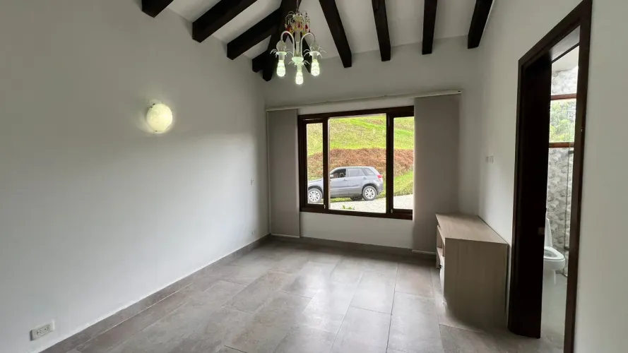 Casa de 5 alcobas en venta en La Mosquita, Guarne, 500 m² · foto 5 de 24