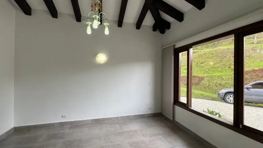 Casa de 5 alcobas en venta en La Mosquita, Guarne, 500 m² · foto 10 de 24