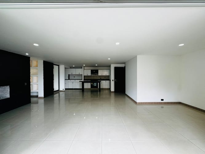 Apartamento de 3 alcobas en venta en El Poblado, Medellín, 136 m² · foto 2 de 14