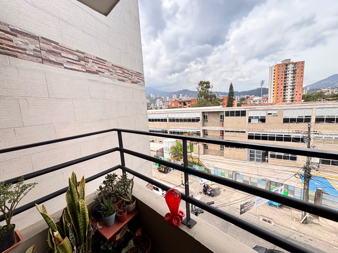 Apartamento en venta en La Independencia, Itagüí · foto 3 de 15