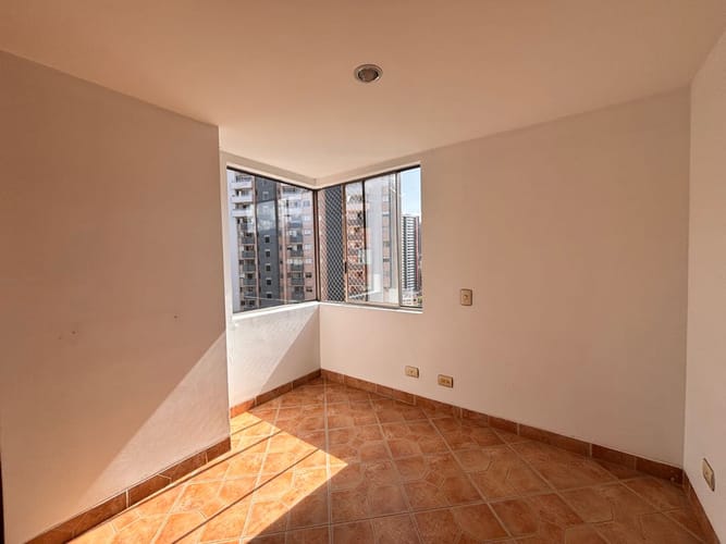 Apartamento de 3 alcobas en venta en Las Lomitas, Sabaneta, 93 m² · foto 14 de 18
