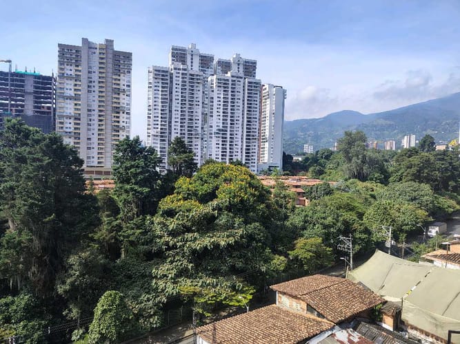 Apartamento en venta en Zona Industrial No. 2, Itagüí · foto 4 de 17